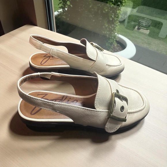 Zodiac Eve Slingback Flats - Picture 5 of 10